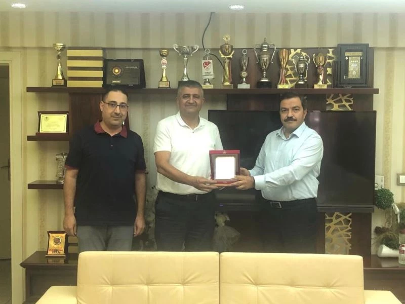 Eski Başhekim Aktürk’e plaketli teşekkür
