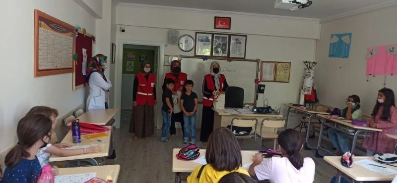 Kızılay gönüllülerinden, Kuran Kursu öğrencilerine dondurmalı teneffüs
