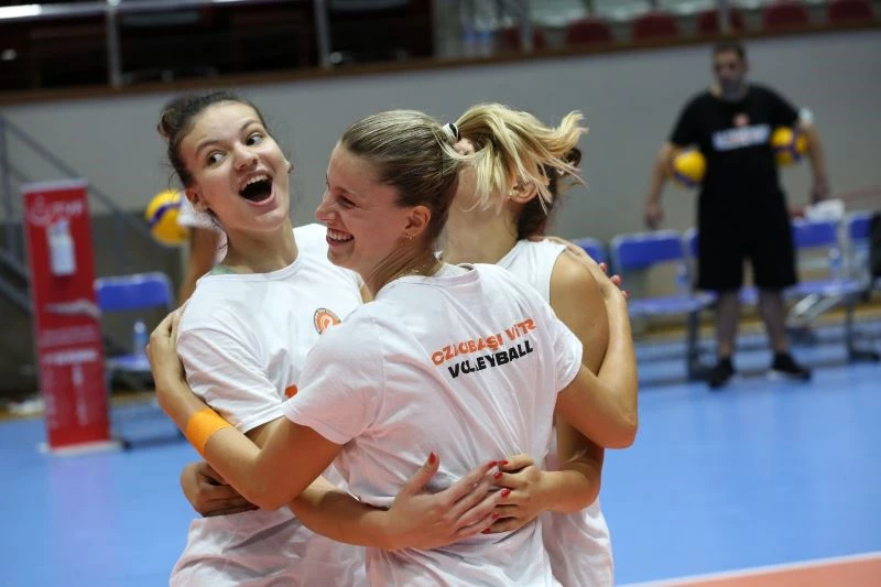 Eczacıbaşı, İzmir kampını tamamladı
