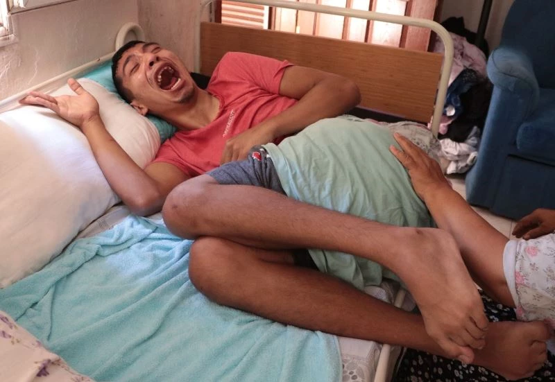 Felç kalan Hüseyin, günde 5 kilogram protein tozu içmiş
