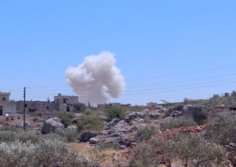 Rus savaş uçakları İdlib’in kuzeyini vurdu: 4’ü çocuk 5 yaralı
