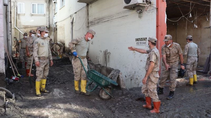 Ölü sayısının 70’e yükseldiği Kastamonu’da çalışmalar sürüyor
