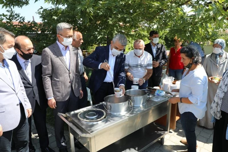 Erzincan’da cemevleri’nde aşure dağıtıldı
