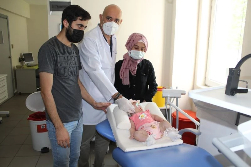 (Özel) Çift taraflı dudak-damak yarığı ile doğan bebeğe başarılı tedavi
