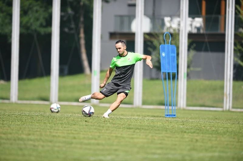 Bursaspor, Erzurumspor maçına 3 eksikle devam etti
