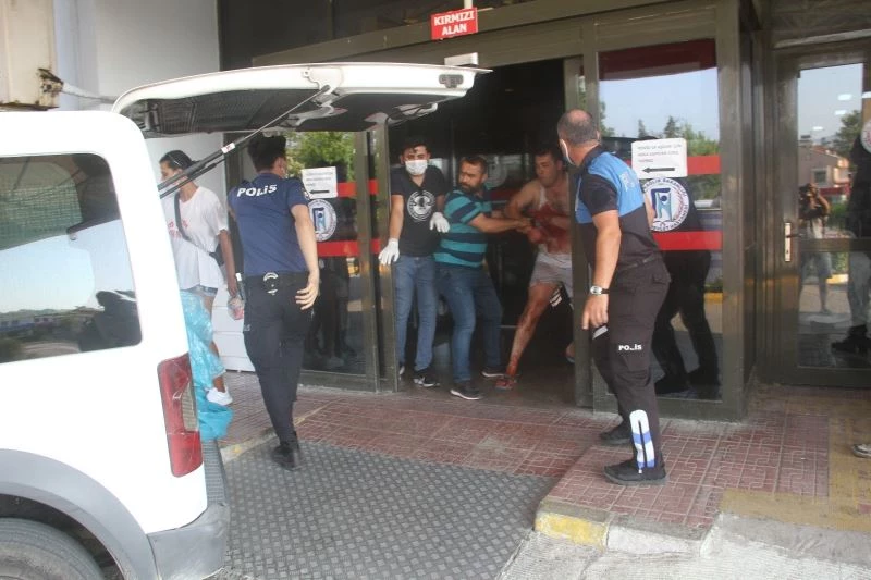 Yemek masasında tartıştığı annesini bıçaklayarak öldürdü
