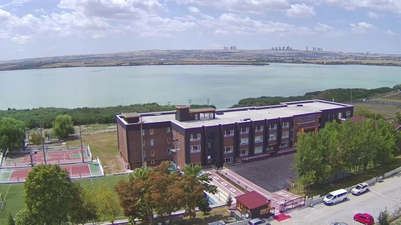 Futbol dünyasının iki yıldızından eğitime destek
