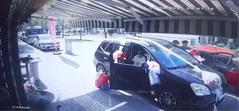 Direksiyona geçen çocuk sürücü ortalığı birbirine kattı
