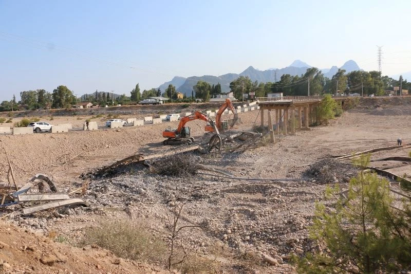 Çakırlar yolu üzerine yeni köprü yapılıyor
