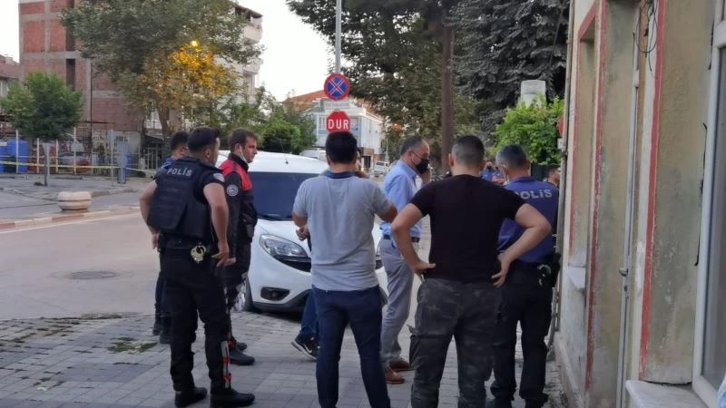 Çaldığı araçla kaçarken polisle çatışan şahıs teslim olmadı, intihar etti
