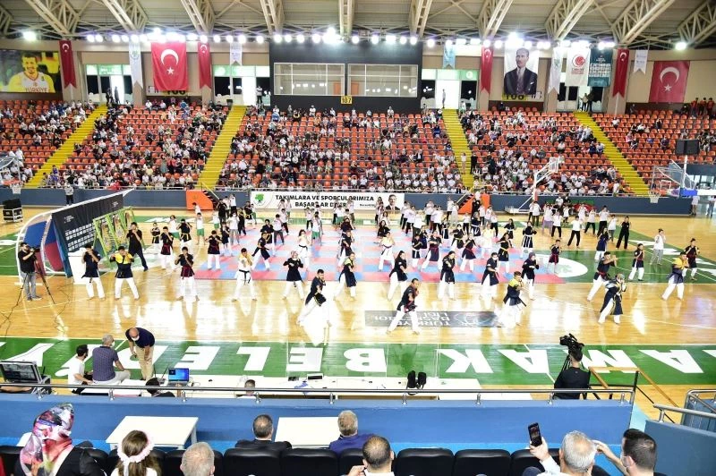 Mamaklı gençler spordaki yeteneklerini sergiledi
