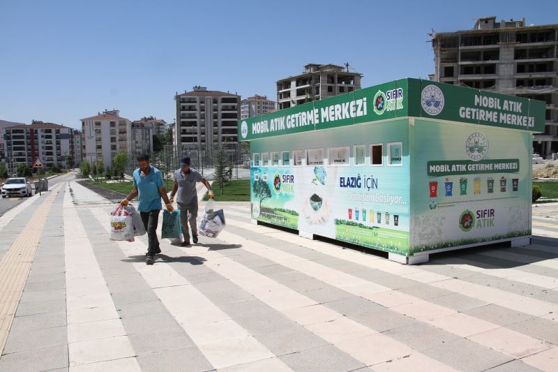 Emine Erdoğan startını vermişti, Elazığ Belediyesi kentin farklı noktalarına ’Mobil Atık Getirme Merkezleri’ oluşturdu
