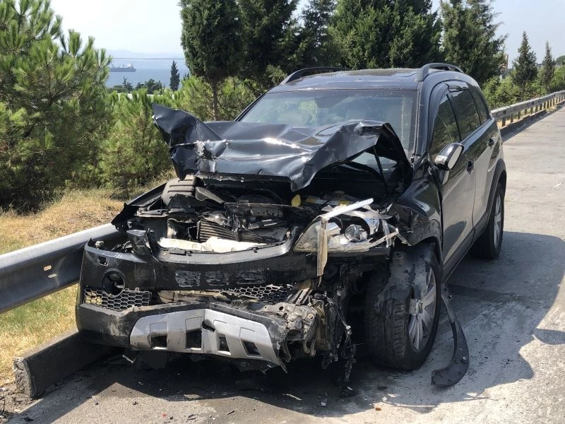 TEM’de cip, emniyet şeridinde bekleyen hafif ticari araca çarptı: 7 yaralı
