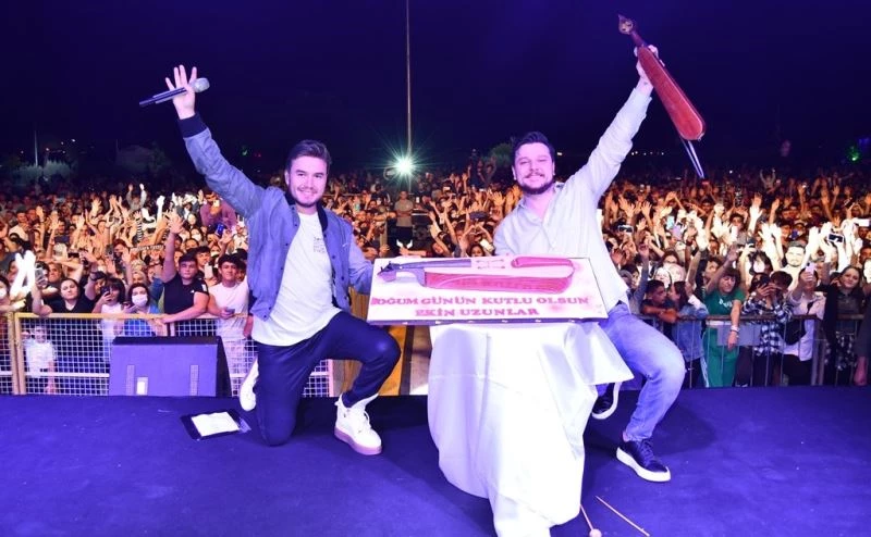 Ekin Uzunlar, yeni yaşını Altınova’da kutladı
