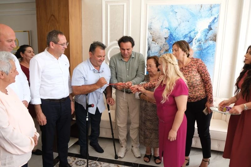 Kaymakam engelli gazeteciye kız istedi söz yüzüklerini taktı
