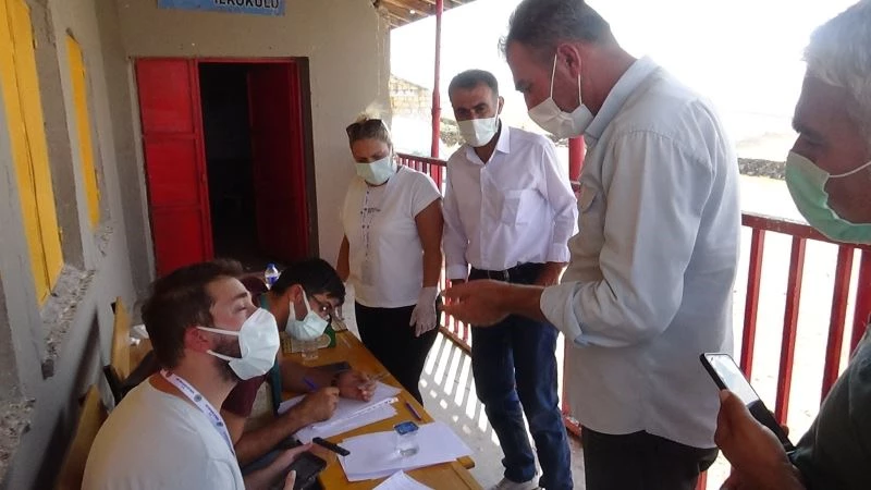 Diyarbakır’da kırsal mahallelerde aşı stantları kuruldu, vatandaşlar sıraya girdi
