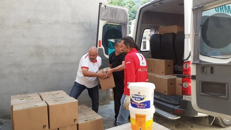 Yardım malzemeleri selzedelere ulaştırılıyor
