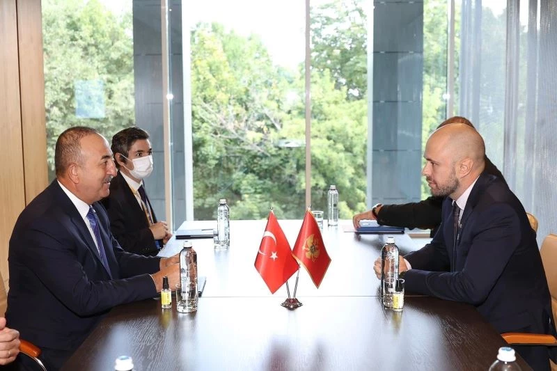 Bakan Çavuşoğlu, Ukrayna’da zirve öncesi aile fotoğrafı çekimine katıldı
