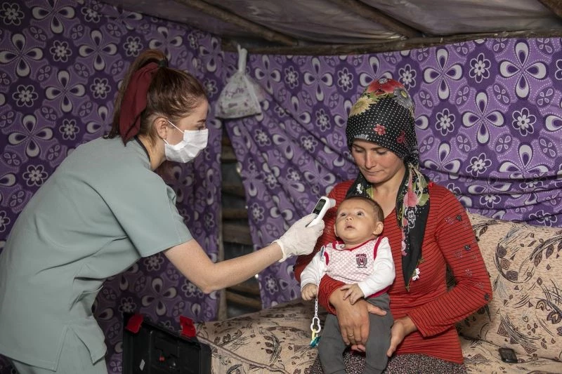 2 bin rakımdaki konargöçer Yörüklere kuaför hizmeti bile götürdüler
