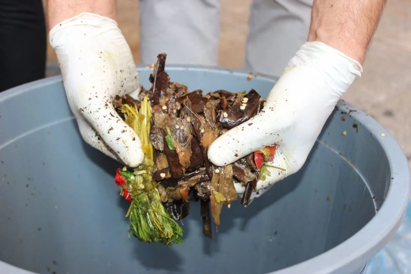 Hatay’da evsel atıklar kompost oluyor
