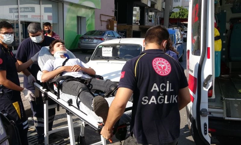 Moto kuryeye çarptı, olay yerinden uzaklaştı
