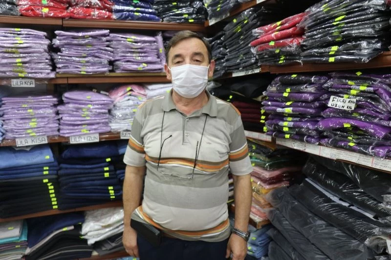 Okul öncesi esnafta hareketlilik başladı,okul kıyafetleri tezgahlarda yerini aldı
