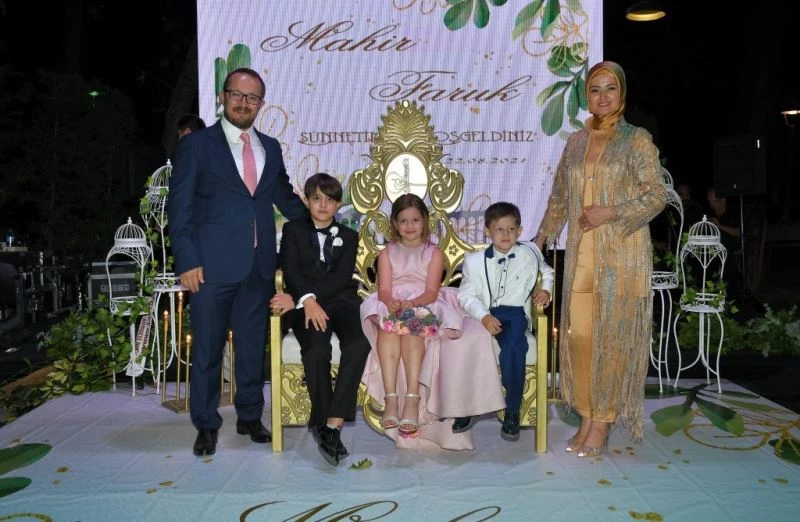 Siyaset ve medya dünyasını buluşturan cemiyet
