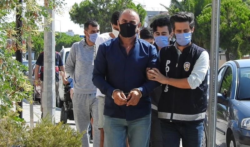 Alaçatı cinayetinde yeni gelişme: 4 şüpheli adliyede
