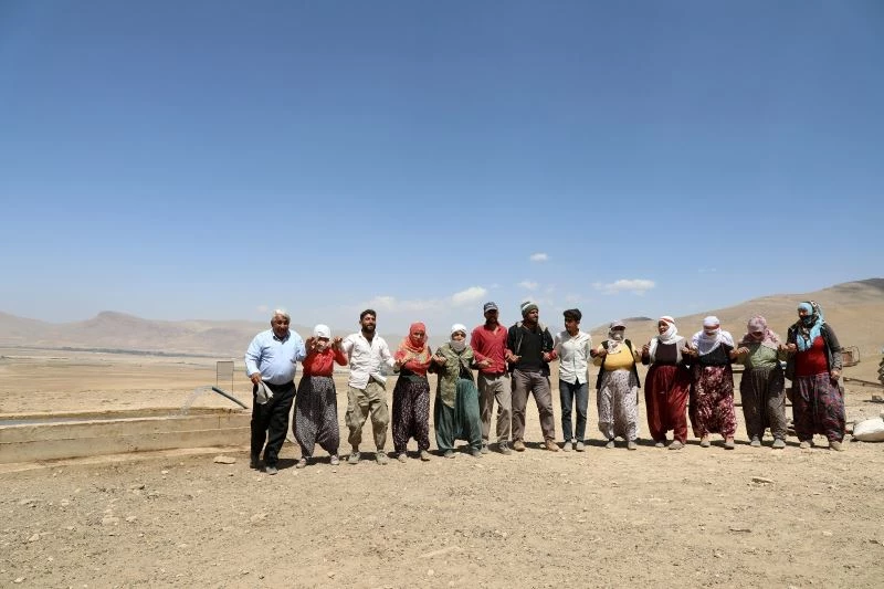 Yaylaya suyun ulaşmasını halaylarla karşıladılar
