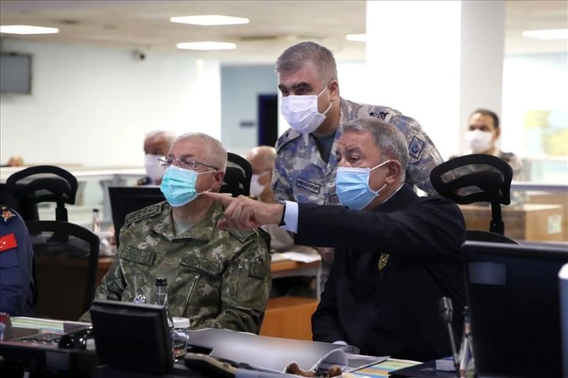 Bakan Akar, 28 terör hedefinin hava harekatı ile imha edildiği operasyonu sevk ve idare etti

