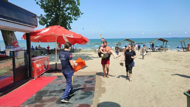 13 yaşındaki kız, cankurtaranın dikkati sayesinde ölümün kıyısından kurtarıldı
