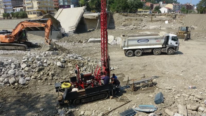 Sinop’ta hasarlı köprü yıkılırken, yenisinin zemin sondajına başlandı
