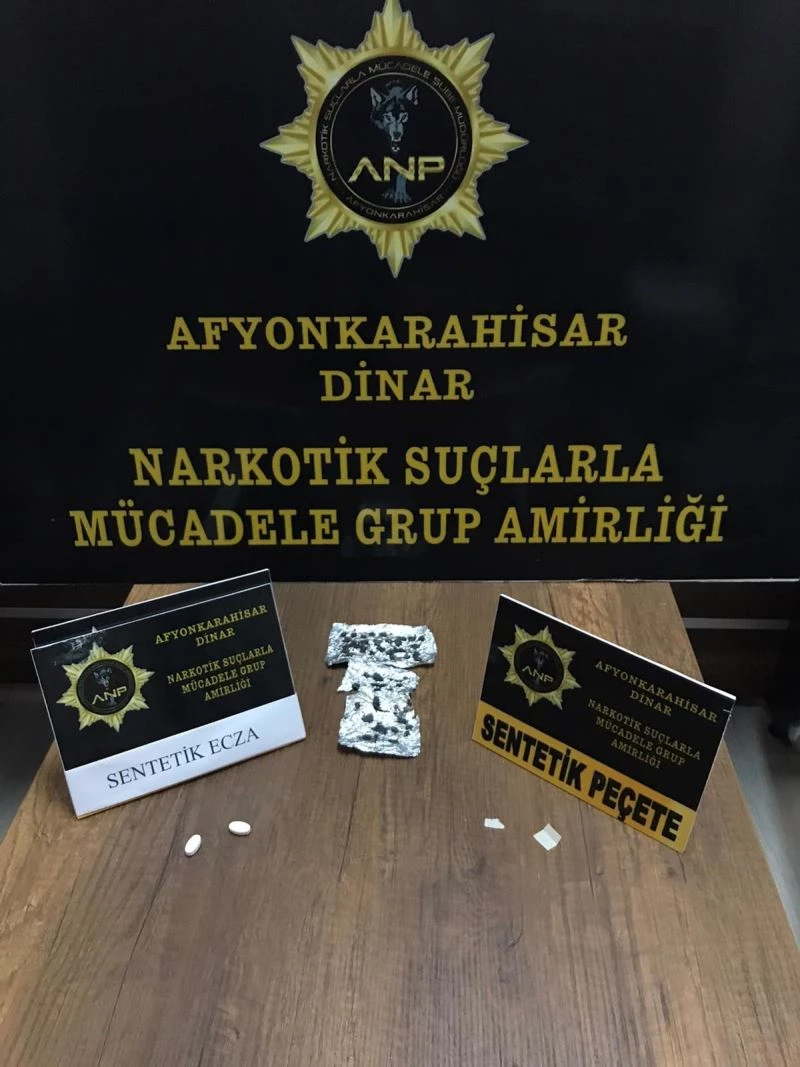 Polis üst araması yaptığı iki şahısta uyuşturucu maddeler ele geçirdi
