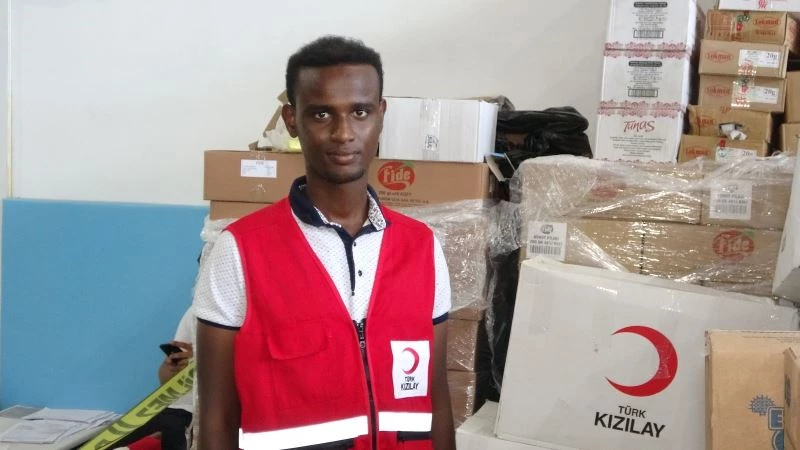 Ayancık’ta yardıma koşan bir Somalili
