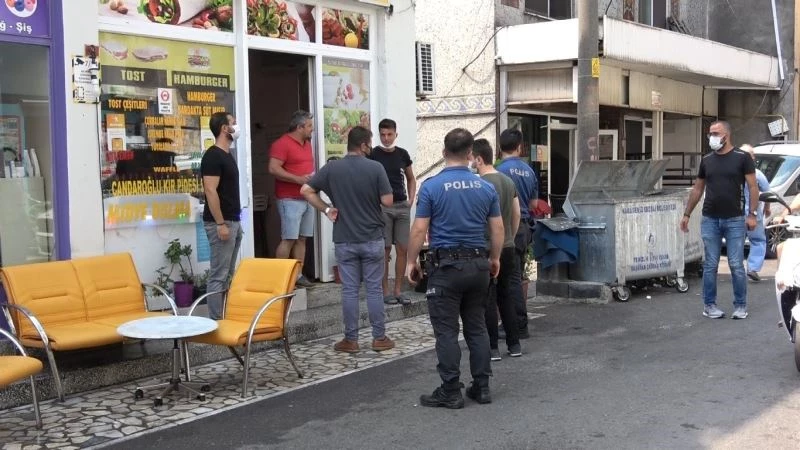 Dükkanına saldıran genci havaya ateş açarak uzaklaştırdı

