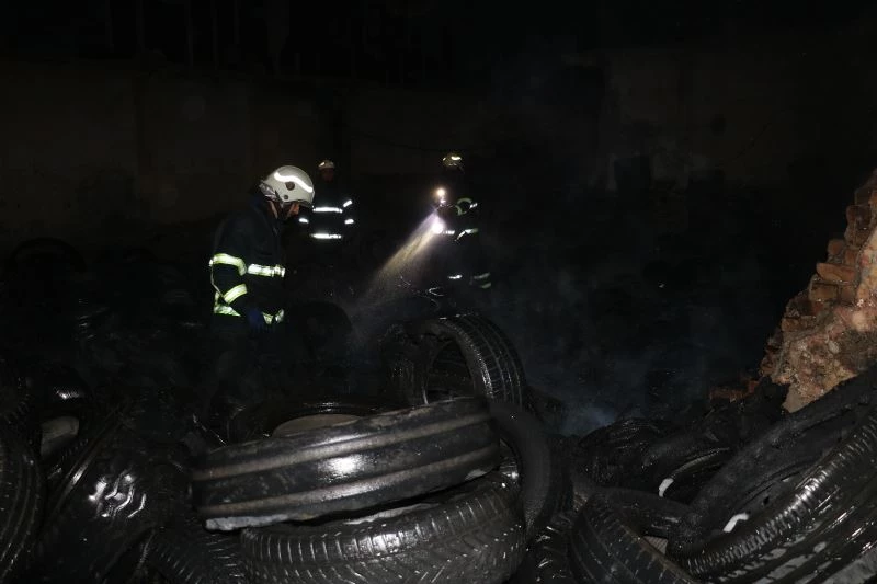 Lastik çöplüğünde çıkan yangın korkuttu
