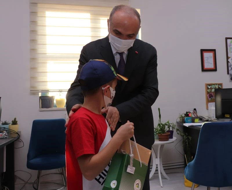 800 öğrenciye kırtasiye çeki dağıtılacak
