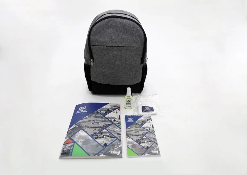 Gaziemirli öğrencilere çanta desteği
