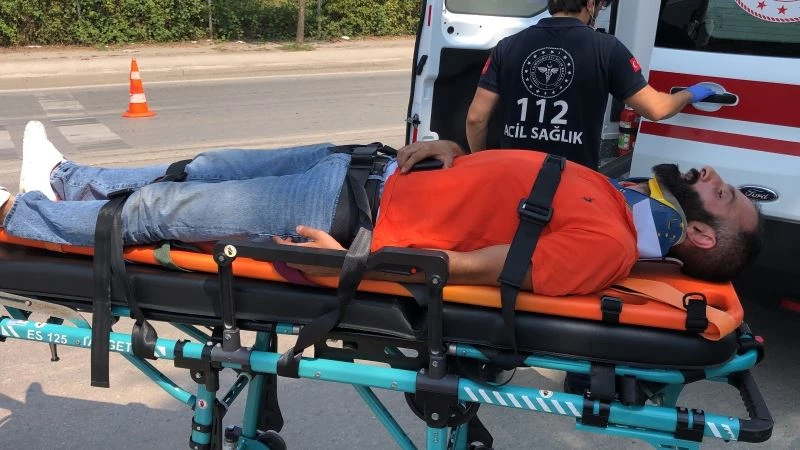 Otomobil, hafriyat kamyonuna çarptı: 1 yaralı
