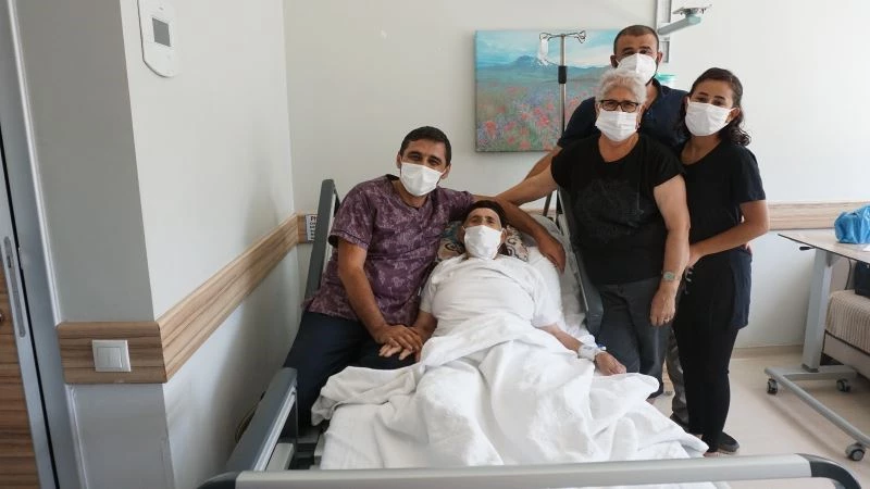 81 yaşındaki kadın ameliyat ile göğsündeki tümörden kurtuldu
