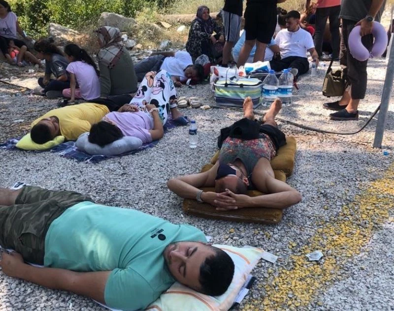 Gümrükte gurbetçilerin dönüş çilesi
