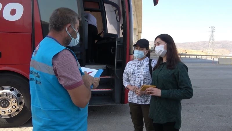 Riskli gruptaki iki kardeş otobüsle seyahat ederken yakalandı
