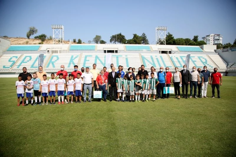 Nilüferli şampiyonlara Başkan Erdem’den ödül
