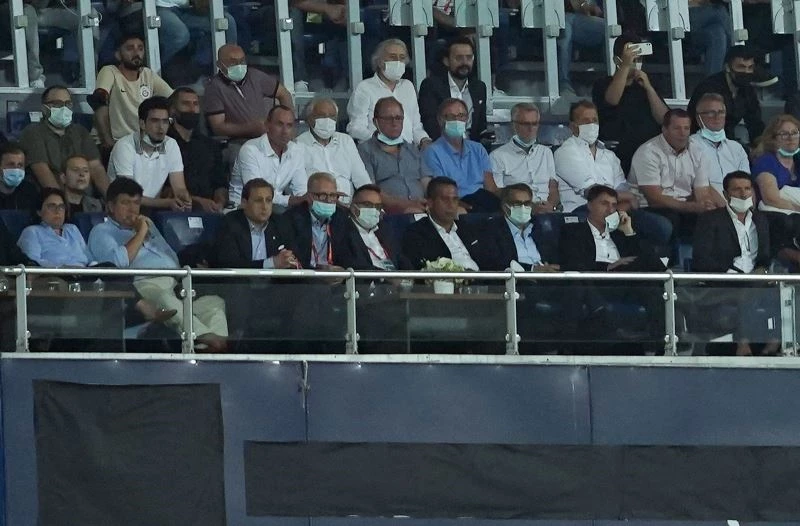 Şenol Güneş, Galatasaray - Randers maçında
