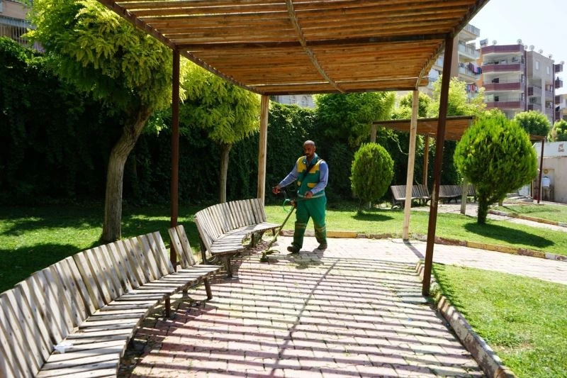 Karaköprü’de parklar bakımla güzelleşiyor
