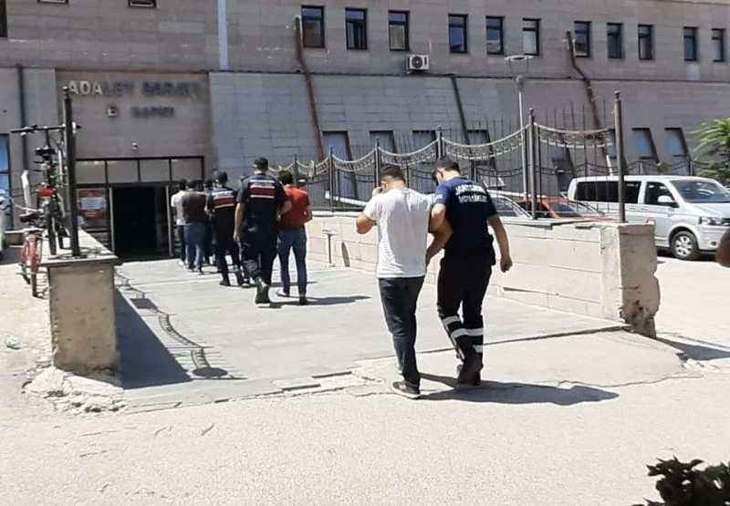 Şantiyeden 130 bin liralık kablo çalan 5 kişi yakalandı
