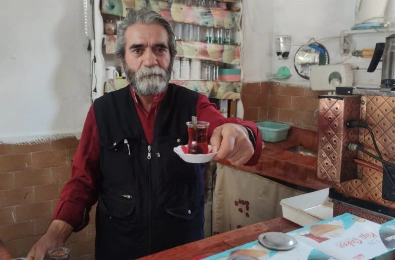 Bir çay tepsisi ile yarım asrı geride bıraktı
