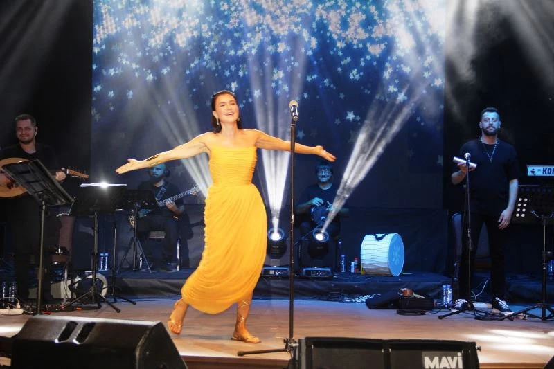 Bodrum’da Şevval Sam izdihamı
