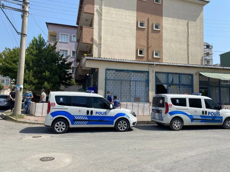 Tartıştığı dükkan sahibini falçatayla yaraladı
