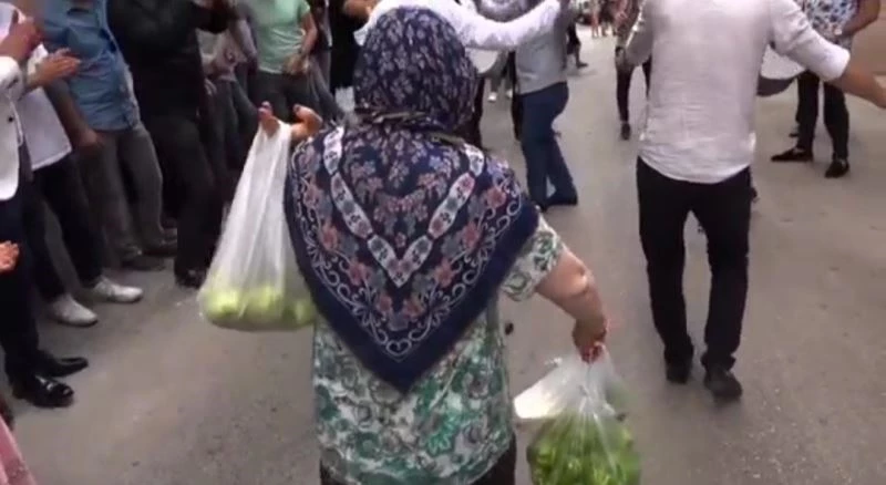 (Özel) Düğünde oynayan teyzeyi görenler şaştı kaldı
